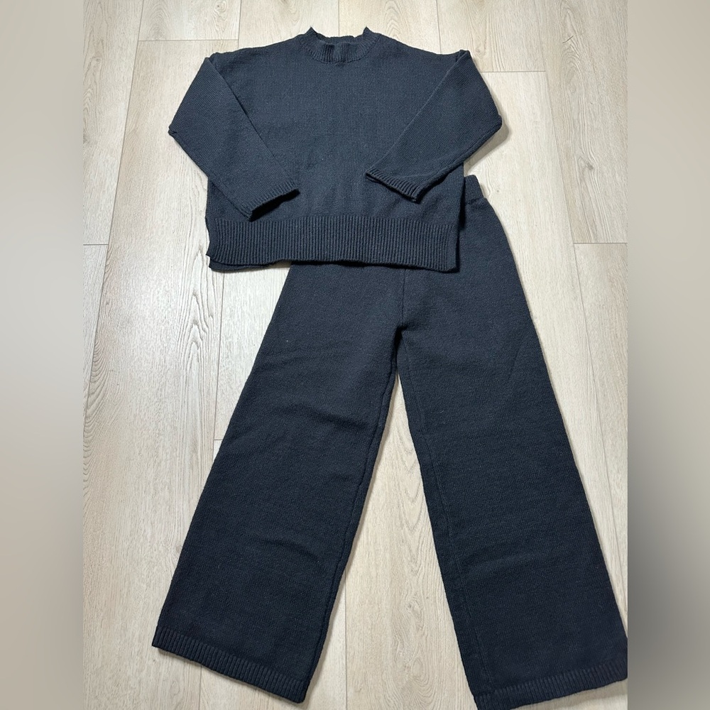 Black Women's Knit Set - Sweater and Pants - Never Worn